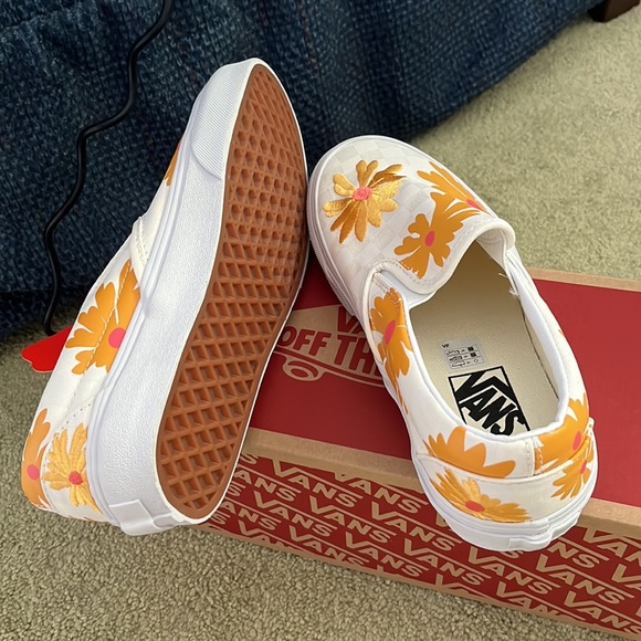 NWT Vans size 7.5 - Picture 3 of 4